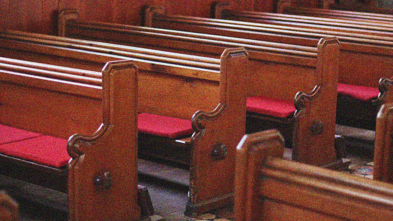 empty church pews